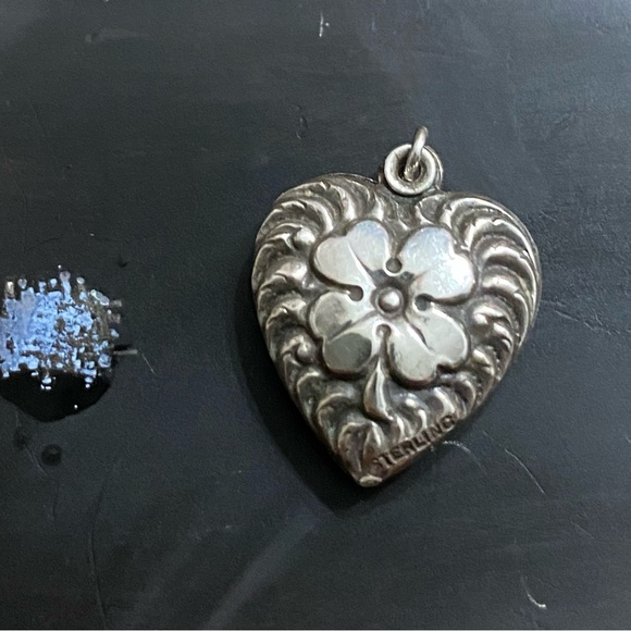 VTG Sterling Double Sided 4 Leaf Clover Puffy Heart Charm - Picture 4 of 4